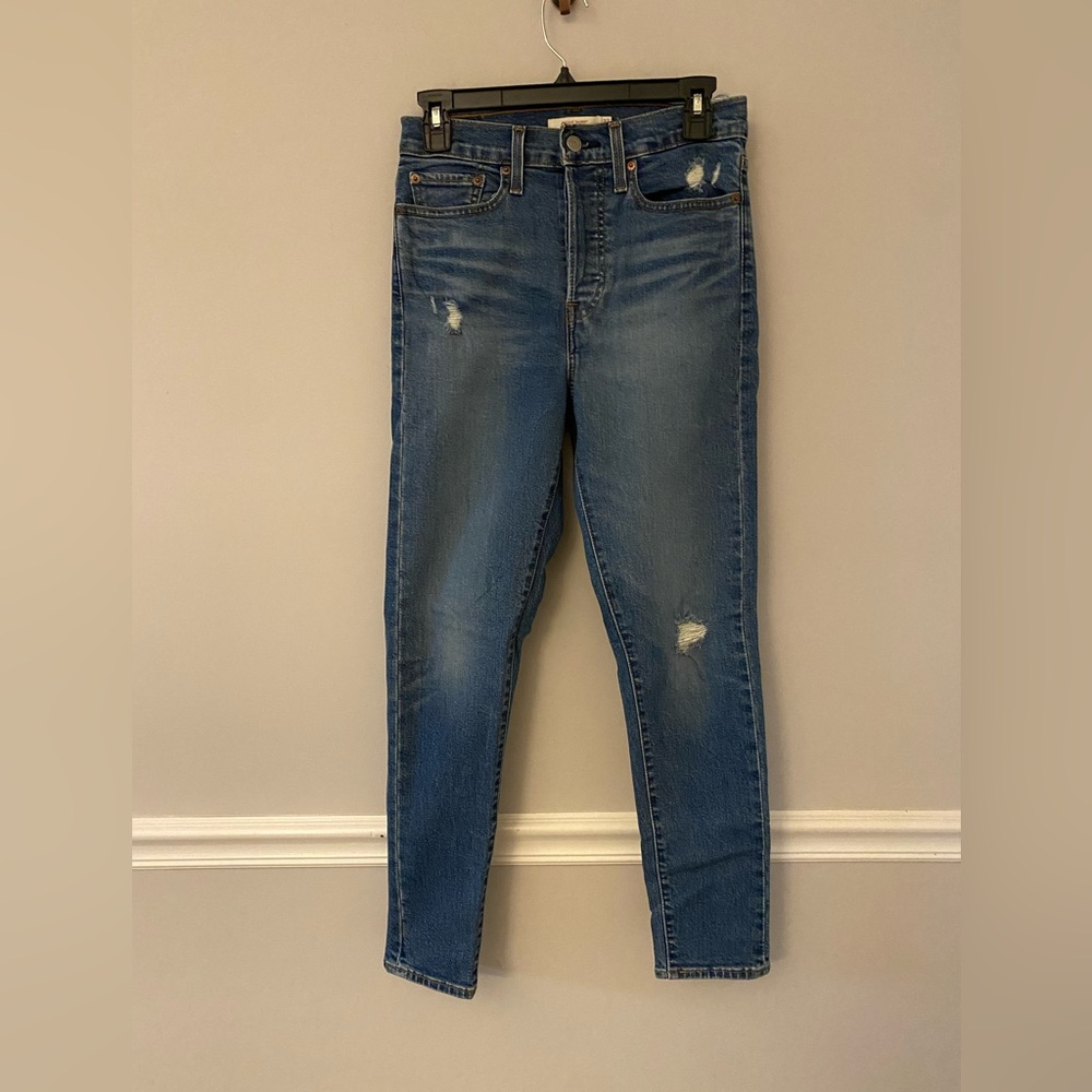 Levi’s wedgie skinny distress denim jeans. 27